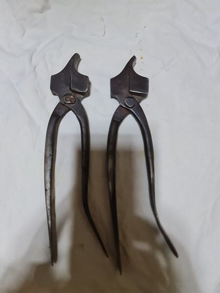 Vand scule vechi cizmarie.